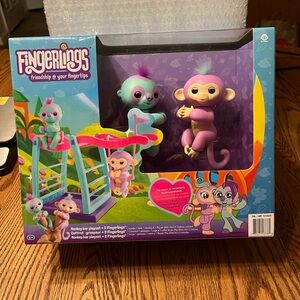 Fingerlings Baby Monkey Bar Play set With 2 Fingerlings